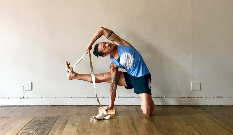 Visvamitrasana with props